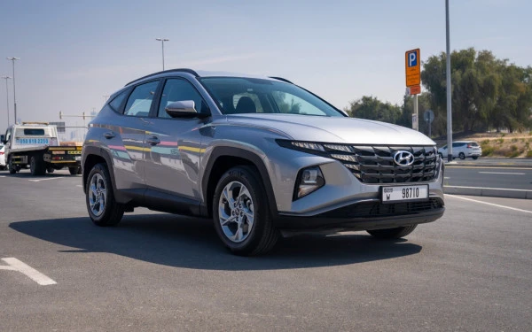  Silver Hyundai Tucson Photo 2