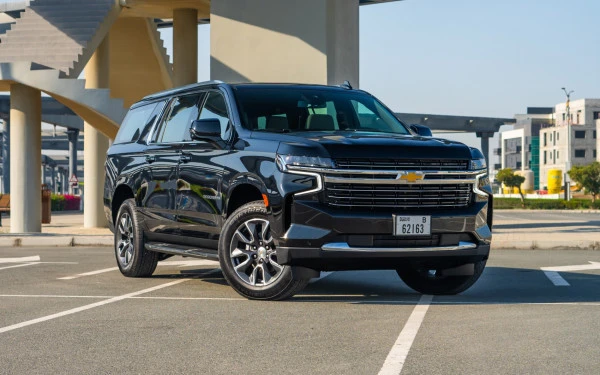  Черный Chevrolet Suburban Photo 2