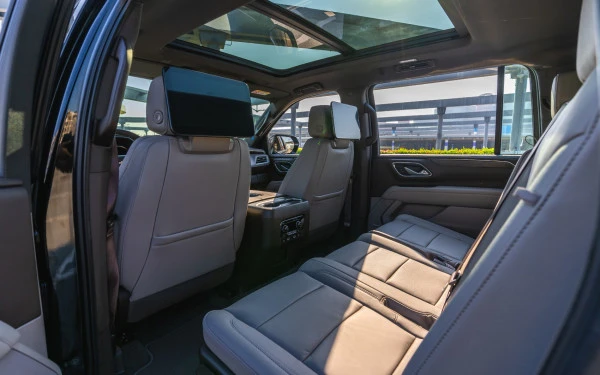  Черный Chevrolet Suburban Photo 8