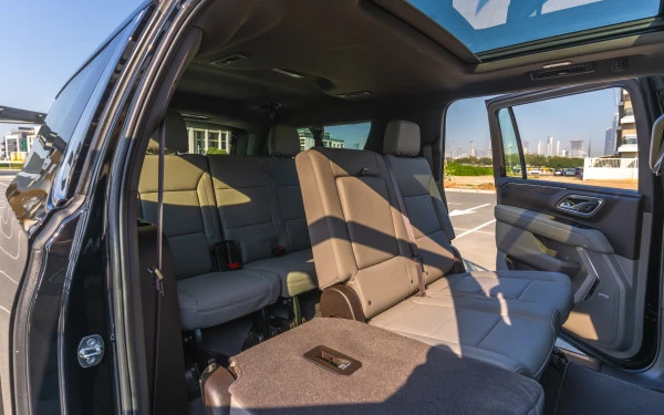  Черный Chevrolet Suburban Photo 11