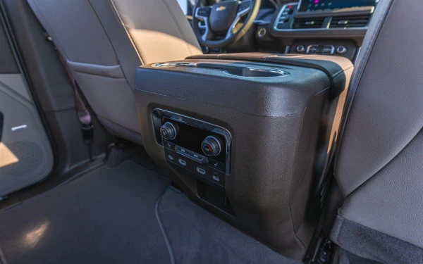  Черный Chevrolet Suburban Photo 12