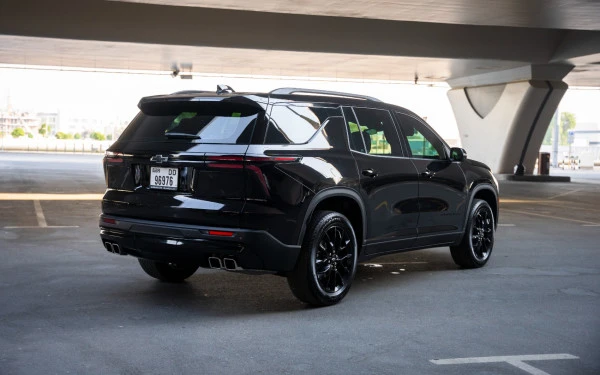  Black Chevrolet Traverse Photo 4
