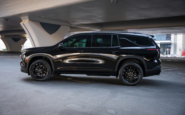  Black Chevrolet Traverse Photo 6