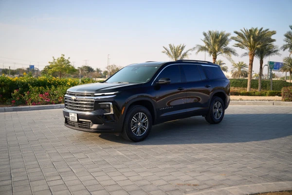  Black Chevrolet Traverse Photo 2