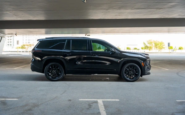  Black Chevrolet Traverse Photo 3