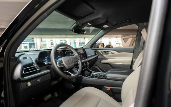  Black Chevrolet Traverse Photo 10