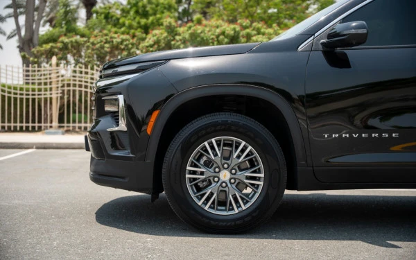  Черный Chevrolet Traverse Photo 4