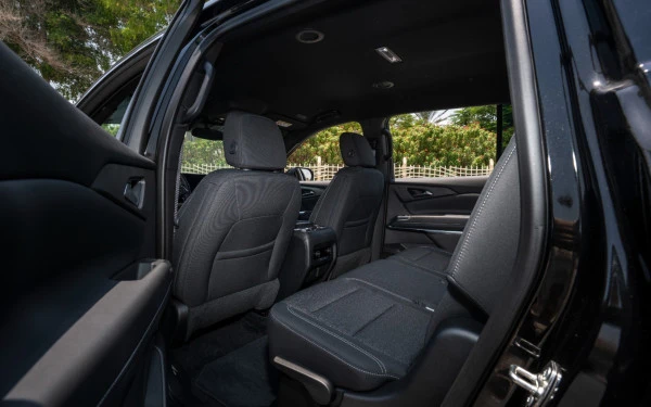  Черный Chevrolet Traverse Photo 11