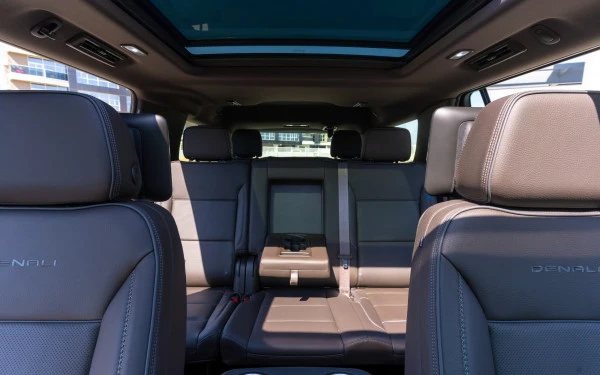  Black GMC Yukon Denali Photo 8