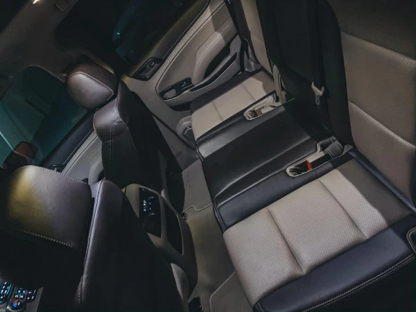  Black GMC Yukon Photo 4