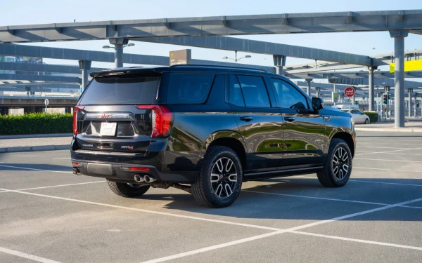  Черный GMC Yukon AT4 Photo 3