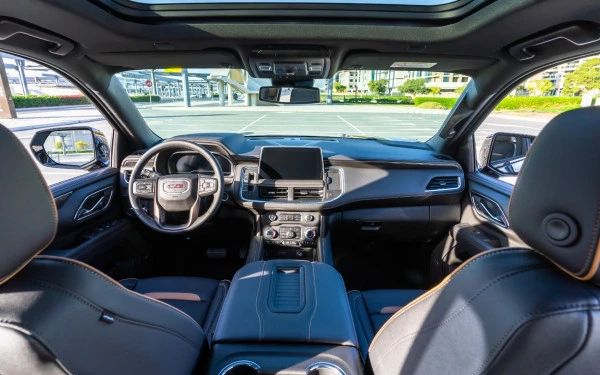  Черный GMC Yukon AT4 Photo 4