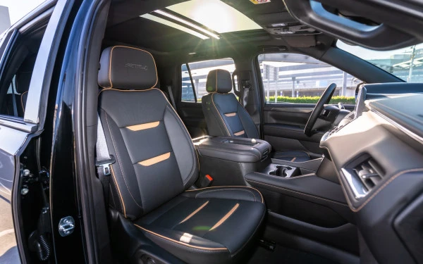  Черный GMC Yukon AT4 Photo 6