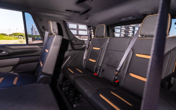  Черный GMC Yukon AT4 Photo 7