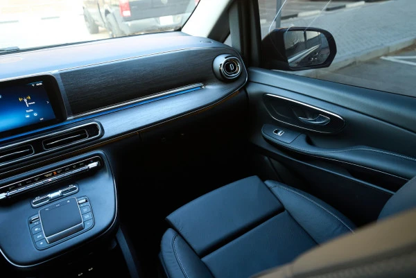  Black Mercedes V300 Avantgarde Extra Long Photo 8