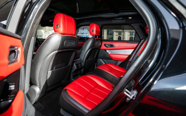  Черный Range Rover Velar Photo 17