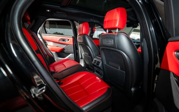  Черный Range Rover Velar Photo 18