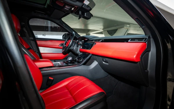  Черный Range Rover Velar Photo 21
