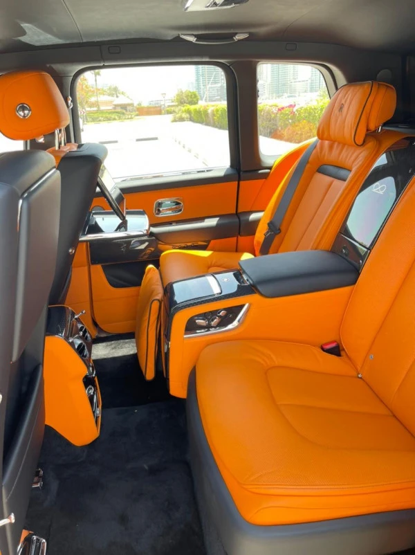  Черный Rolls Royce Cullinan Black Badge Photo 11