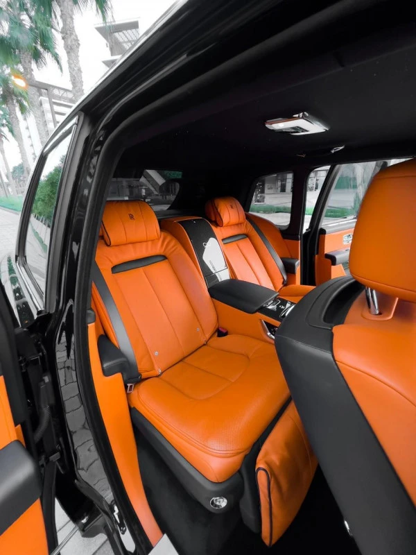  Черный Rolls Royce Cullinan Black Badge Photo 12
