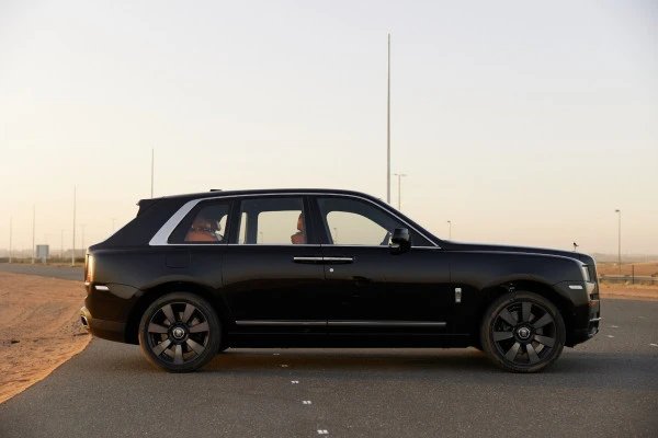  Black Rolls Royce Cullinan Photo 2