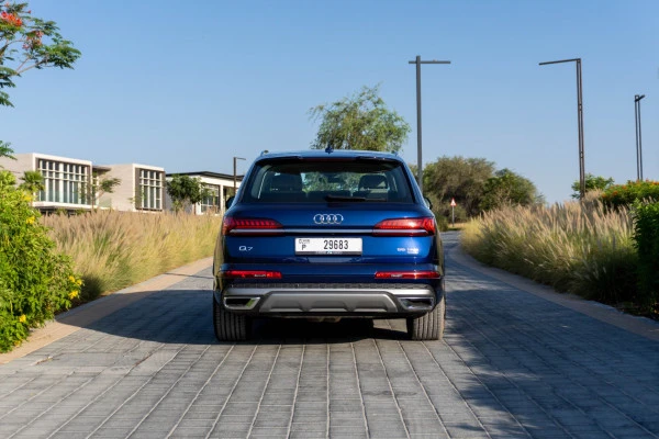  Blue Audi Q7 Photo 4
