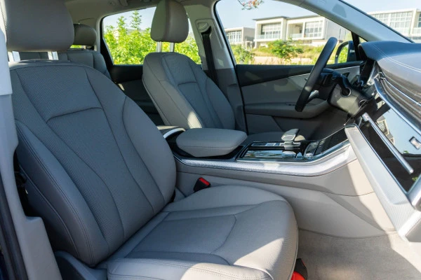  Blue Audi Q7 Photo 7