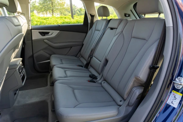  Blue Audi Q7 Photo 9