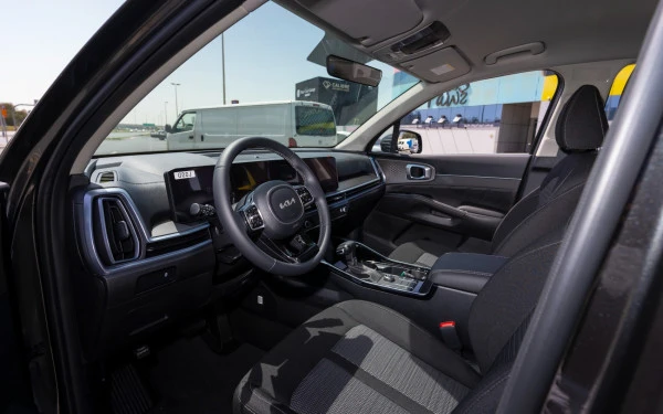  Dark Grey KIA Sorento Photo 7