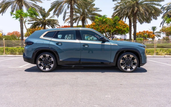  Green BMW XM Photo 2