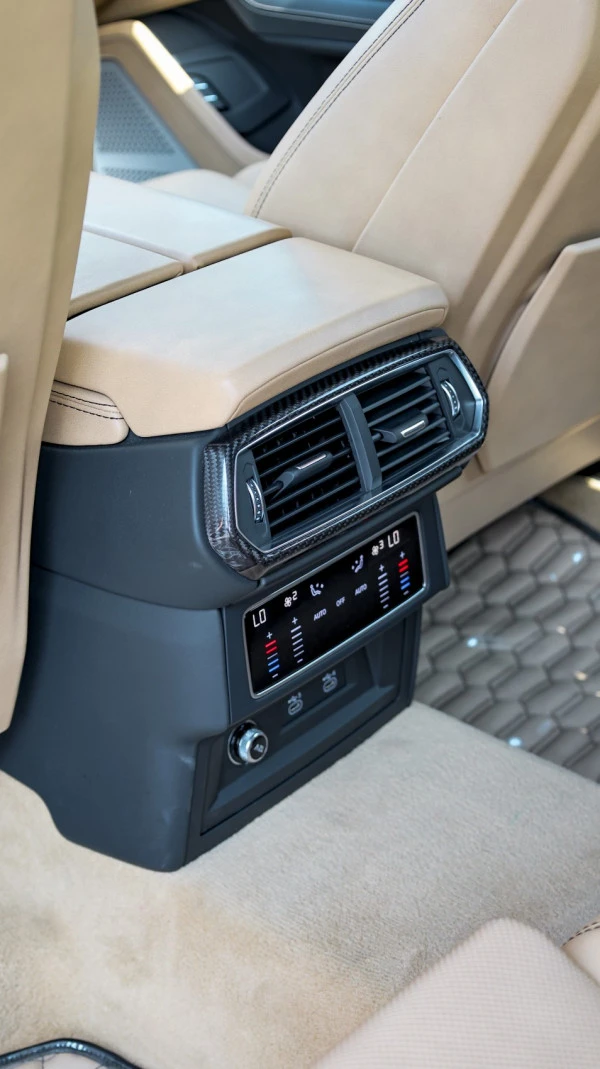  Green Lamborghini Urus Photo 6