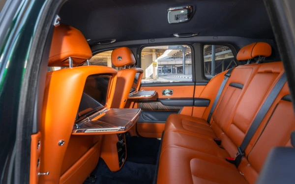  Green Rolls Royce Cullinan Photo 7