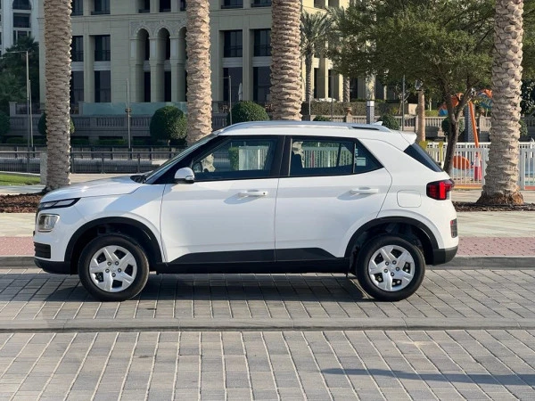  Белый Hyundai Venue Photo 3