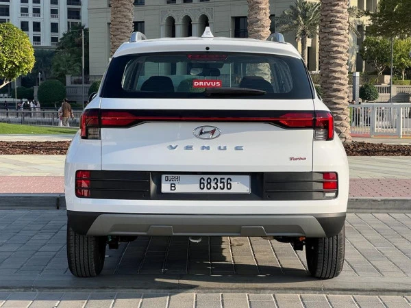  Белый Hyundai Venue Photo 4