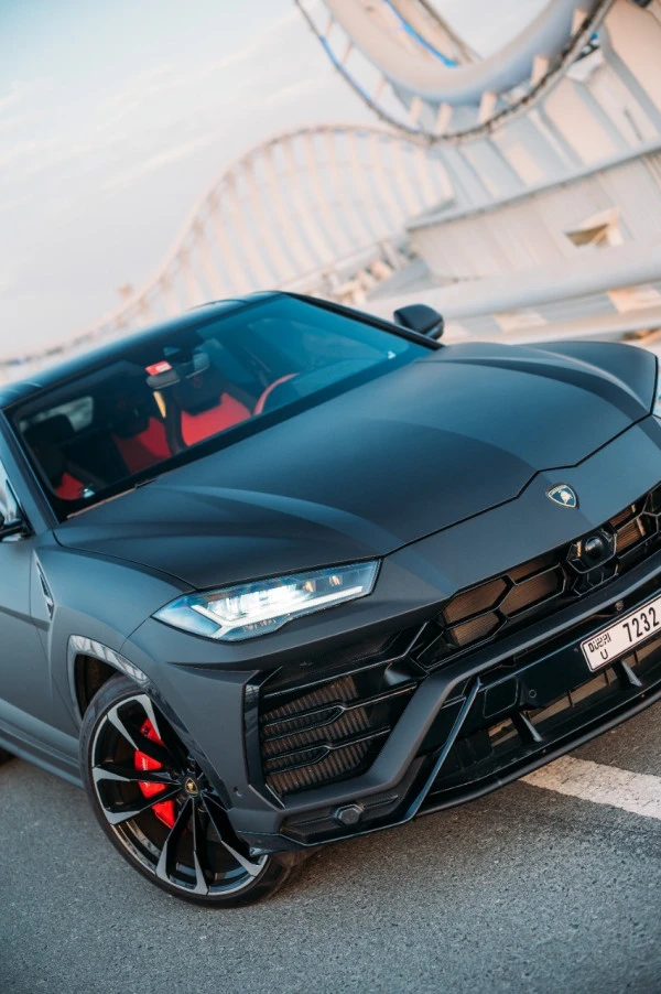  Black Lamborghini Urus Photo 2