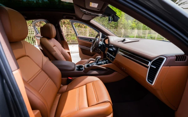  Grey Porsche Cayenne coupe Photo 4