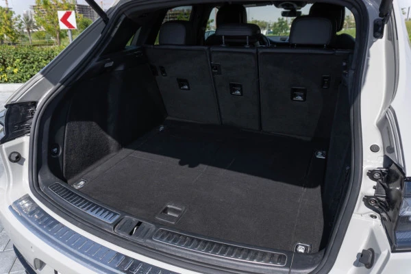  Серый Porsche Macan Photo 8