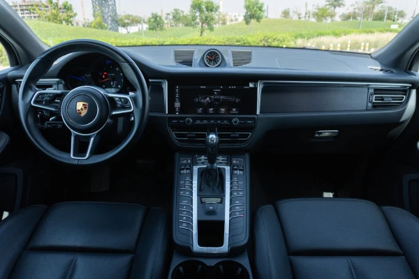  Серый Porsche Macan Photo 9