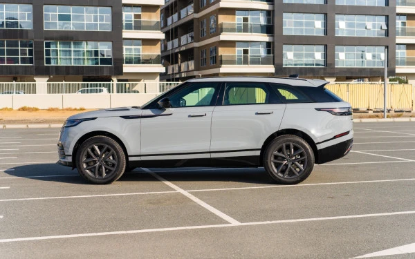  Grey Range Rover Velar Photo 3