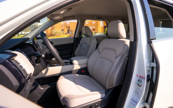  Жемчужно-белый Nissan Pathfinder Photo 5