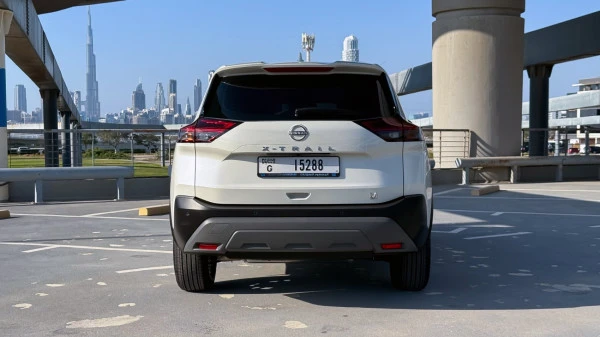  Pearl White Nissan Xtrail Photo 2