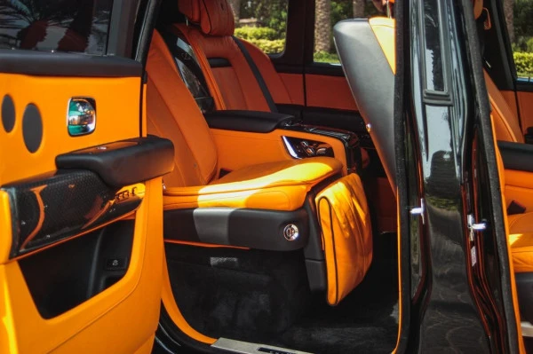  Черный Rolls Royce Cullinan Black Badge Photo 5