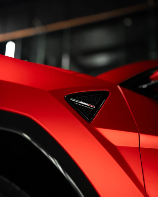  Красный Lamborghini Urus Photo 5