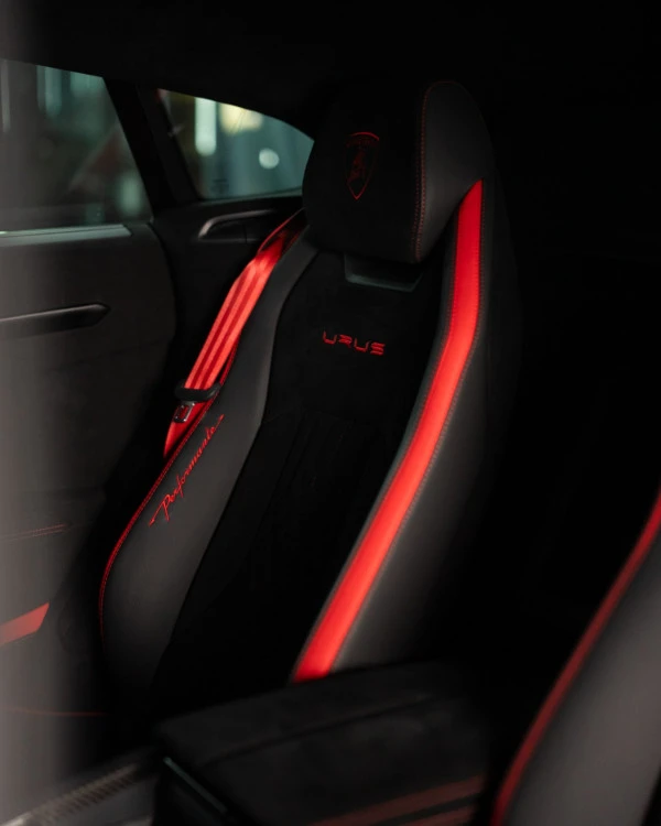  Красный Lamborghini Urus Photo 7