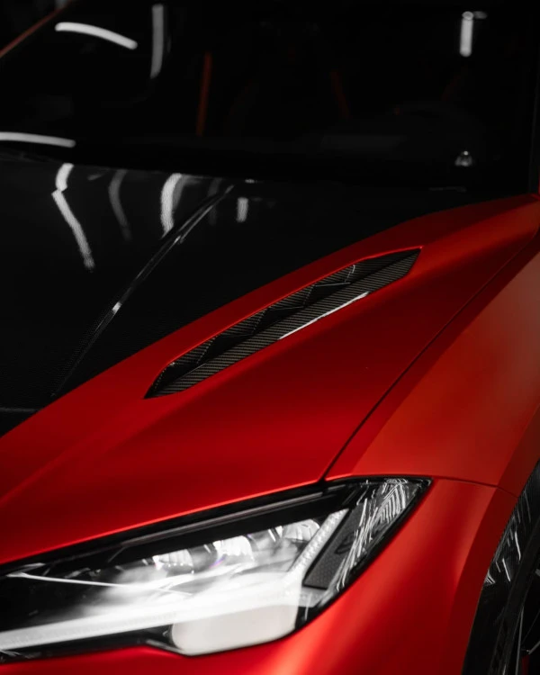  Красный Lamborghini Urus Photo 9
