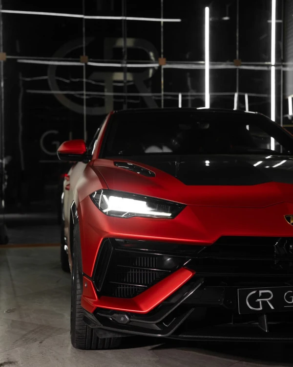  Красный Lamborghini Urus Photo 10