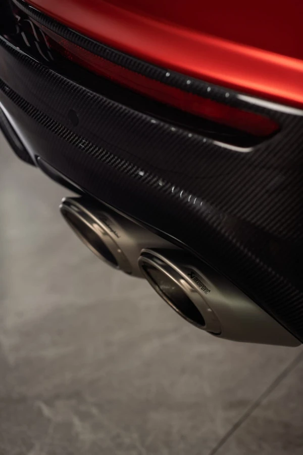  Красный Lamborghini Urus Photo 12