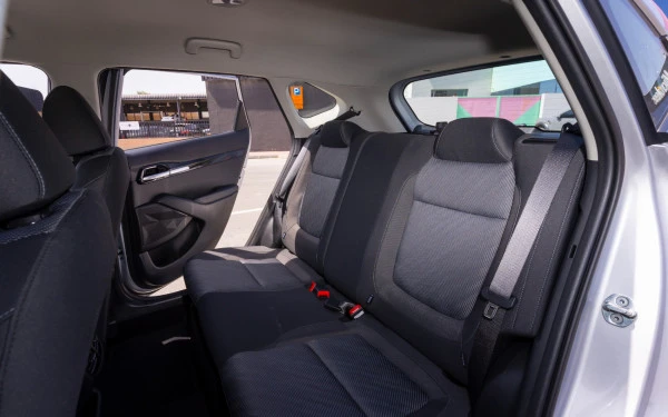  Urban Gray Pearl KIA Seltos Photo 11