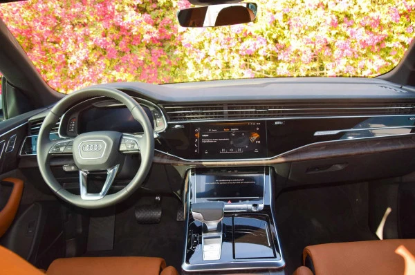  Белый Audi Q8 Photo 4