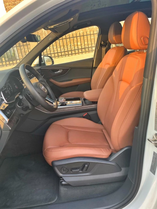  White Audi Q7 Photo 7